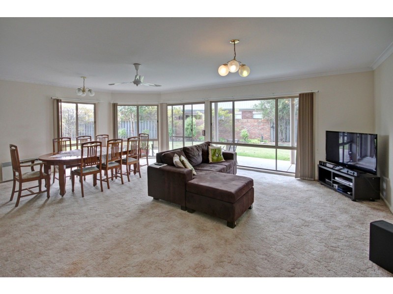 2/1 Windjammer Ct, Paynesville VIC 3880