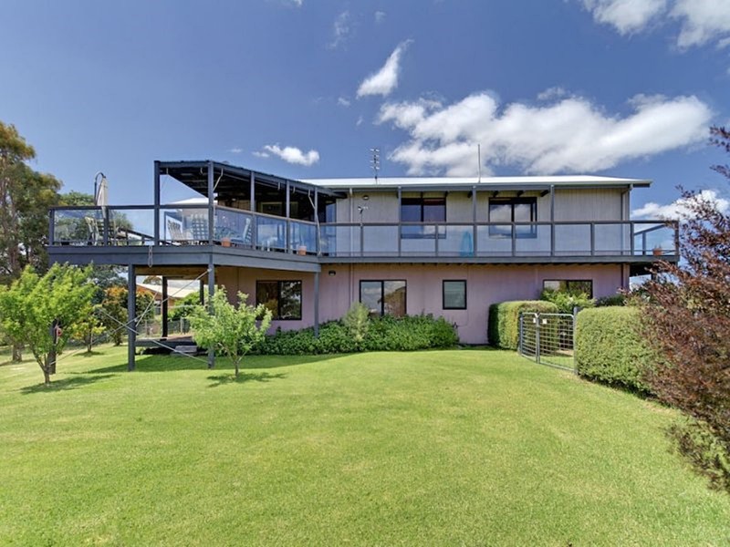 8 Magpie Ave, Metung VIC 3904