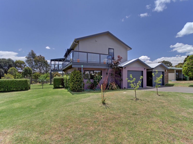 8 Magpie Ave, Metung VIC 3904