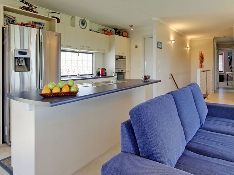 8 Magpie Ave, Metung VIC 3904