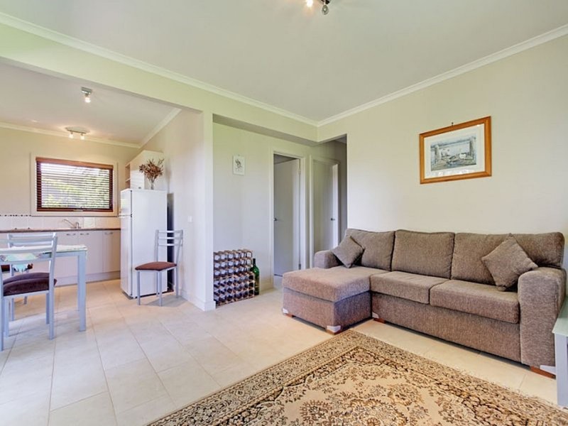 8 Magpie Ave, Metung VIC 3904