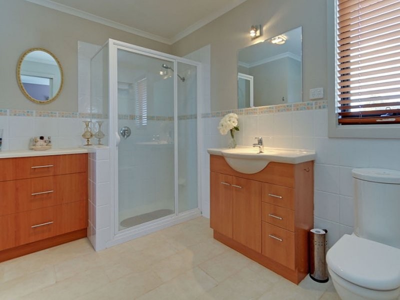 8 Magpie Ave, Metung VIC 3904