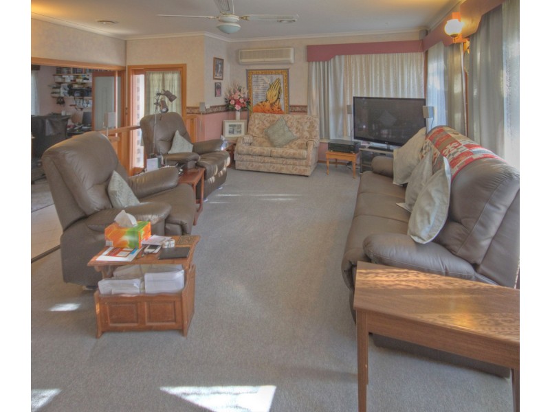 68 Woodward St, Wy Yung VIC 3875