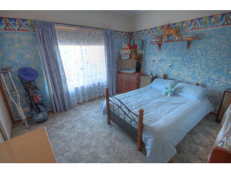 68 Woodward St, Wy Yung VIC 3875
