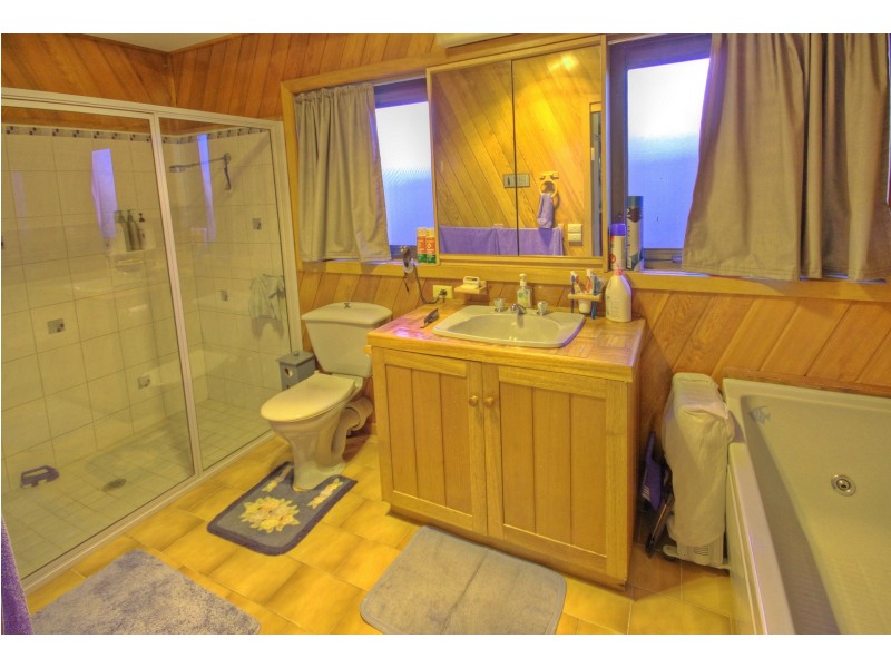 68 Woodward St, Wy Yung VIC 3875
