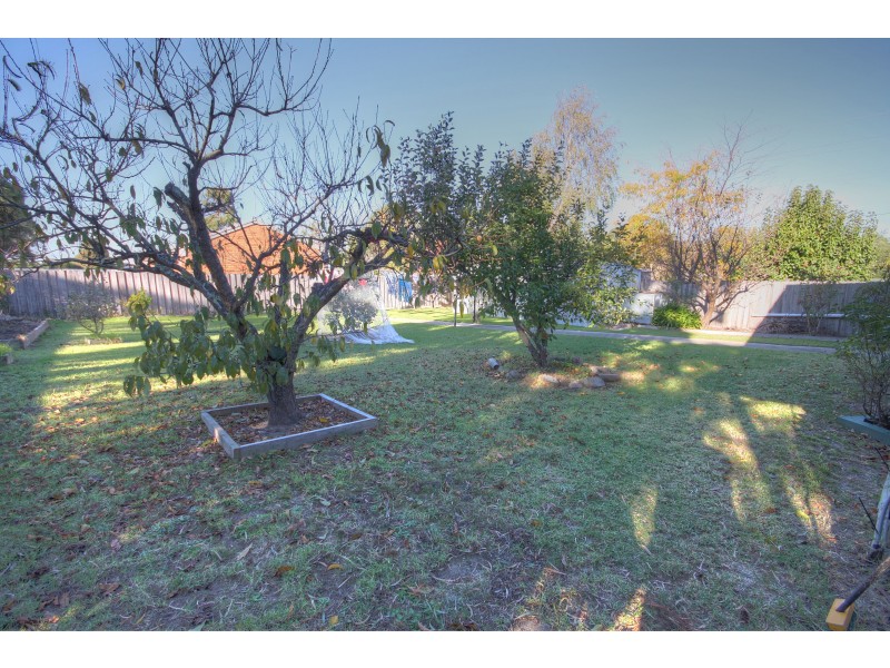 68 Woodward St, Wy Yung VIC 3875
