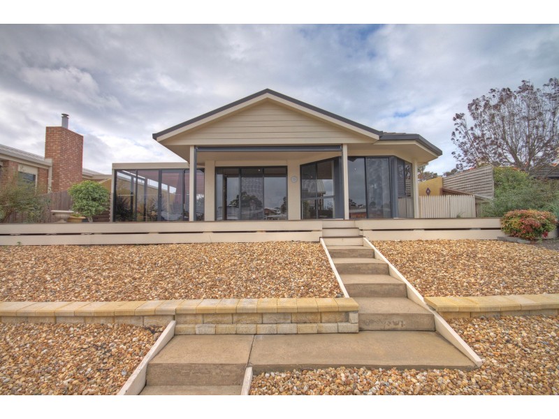 17 Windjammer Ct, Paynesville VIC 3880