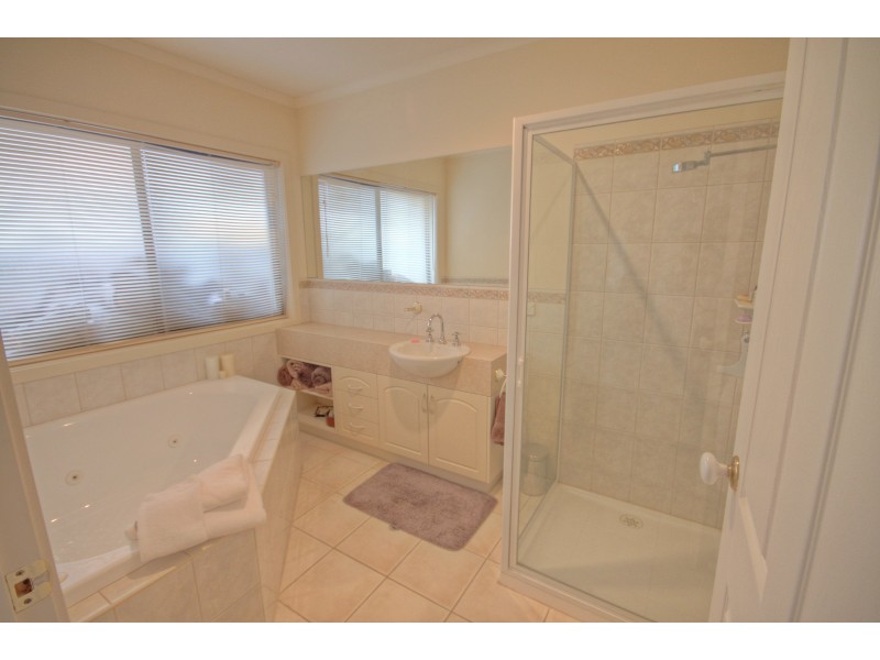 17 Windjammer Ct, Paynesville VIC 3880