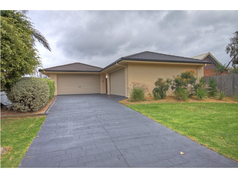 17 Windjammer Ct, Paynesville VIC 3880