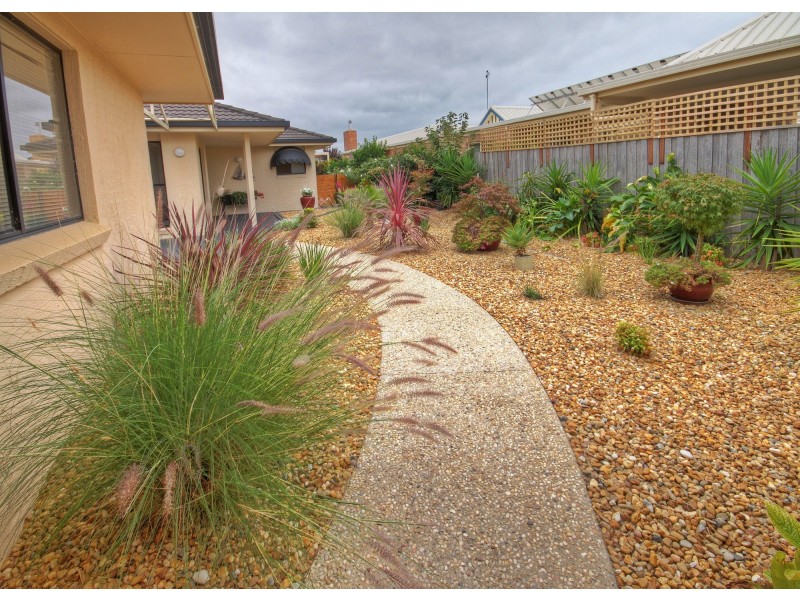 17 Windjammer Ct, Paynesville VIC 3880