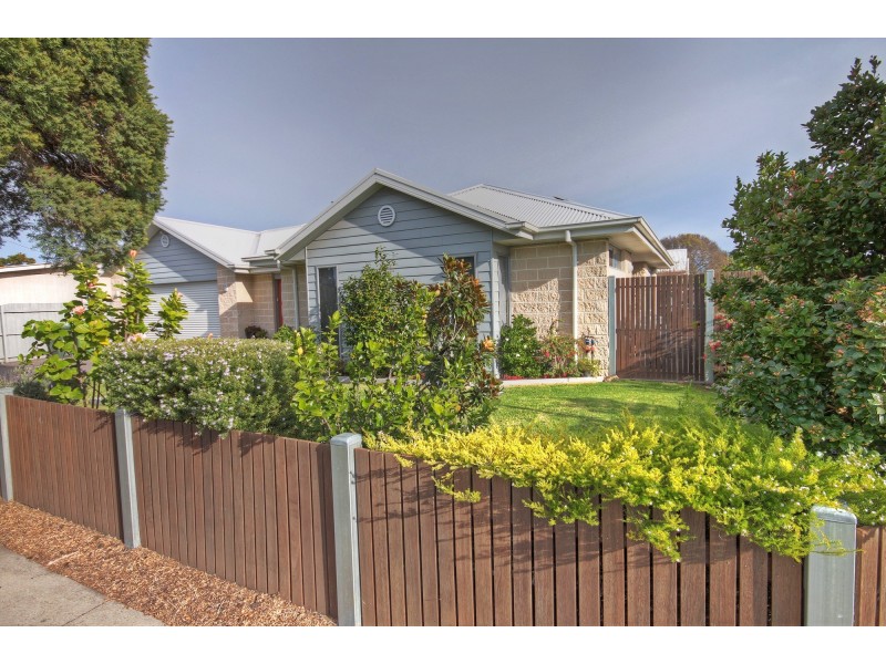 17 Wellington St, Paynesville VIC 3880