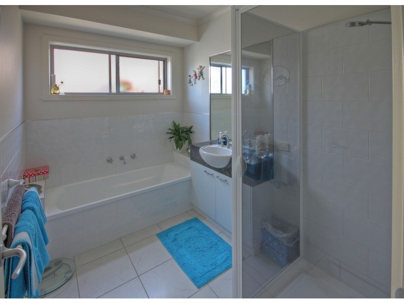 17 Wellington St, Paynesville VIC 3880