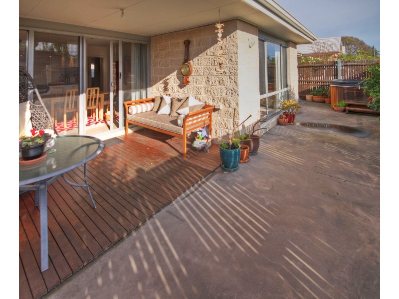 17 Wellington St, Paynesville VIC 3880