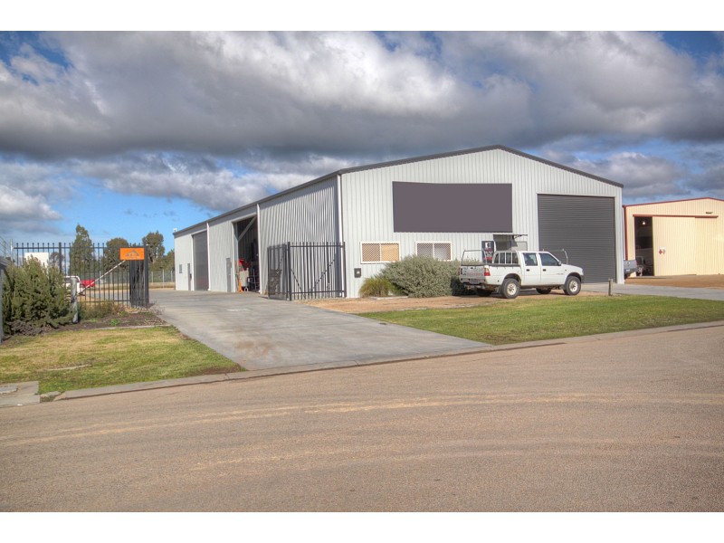 15 Radford Pl, Bairnsdale VIC 3875