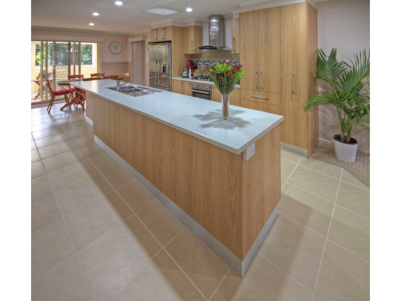 14 Harnham Dr, Bairnsdale VIC 3875