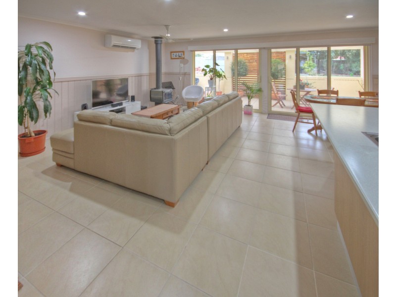 14 Harnham Dr, Bairnsdale VIC 3875