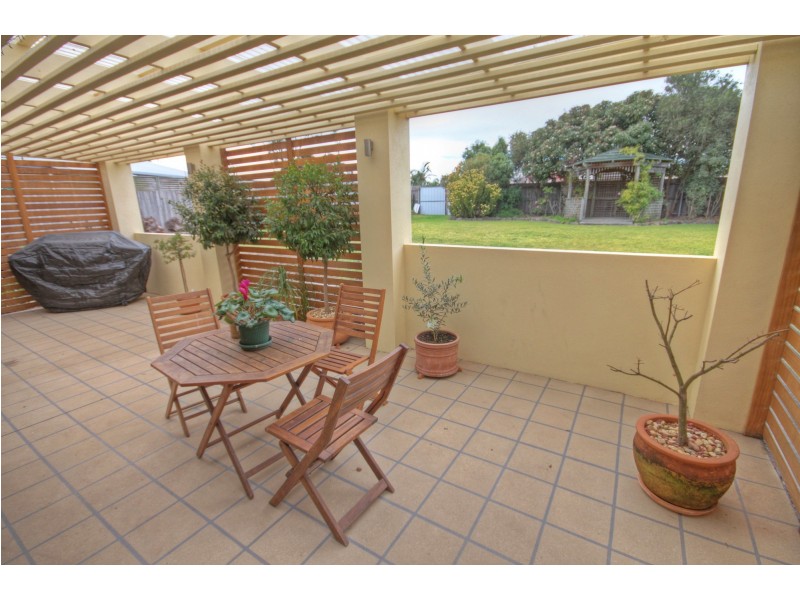 14 Harnham Dr, Bairnsdale VIC 3875