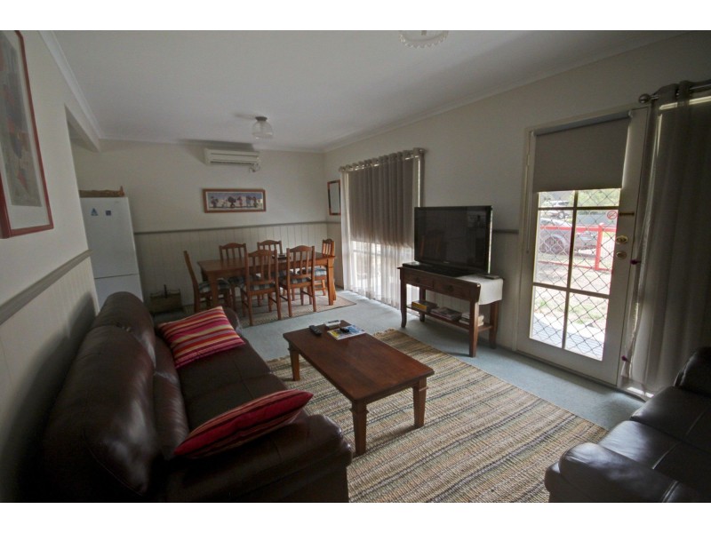 27 Currawong Cl, Raymond Island VIC 3880