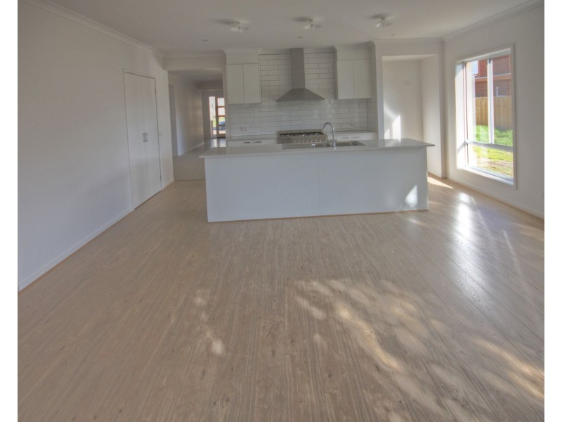 17 Mcmillan Grove, Paynesville VIC 3880