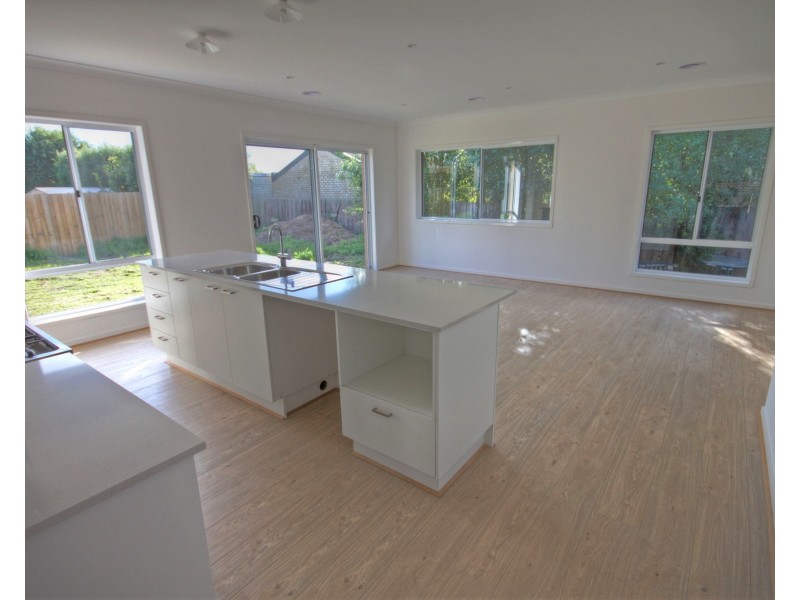 17 Mcmillan Grove, Paynesville VIC 3880