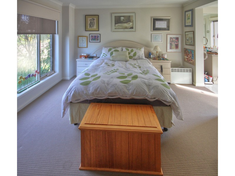 13 Lisa Ct, Raymond Island VIC 3880