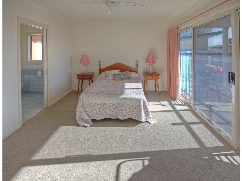 54 Fullarton Dr, Paynesville VIC 3880