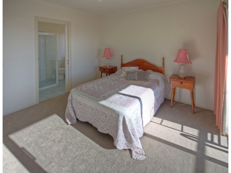 54 Fullarton Dr, Paynesville VIC 3880