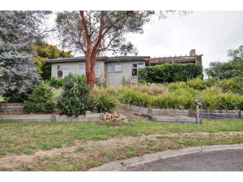 8 Millicent Ct, Eagle Point VIC 3878