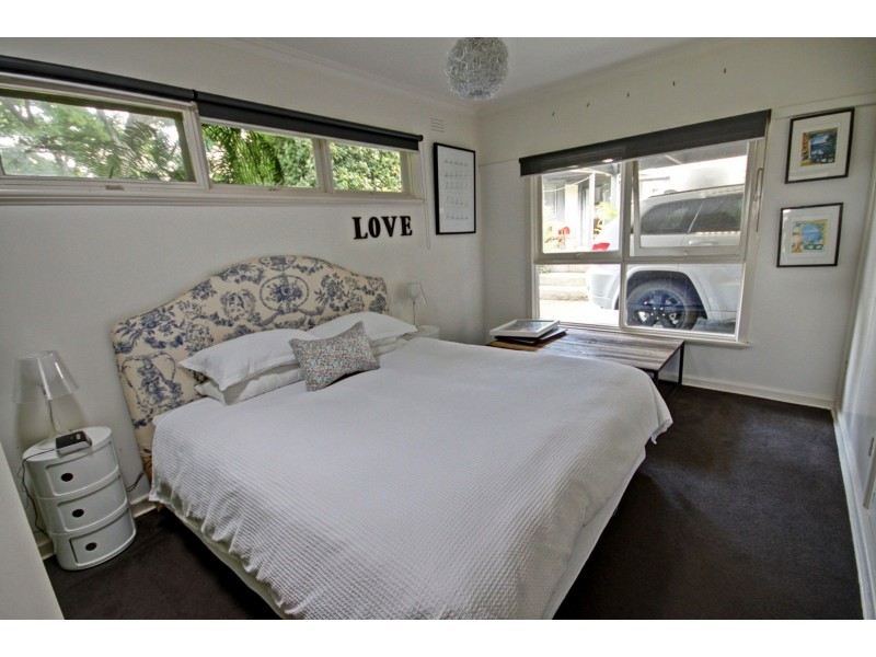 8 Millicent Ct, Eagle Point VIC 3878