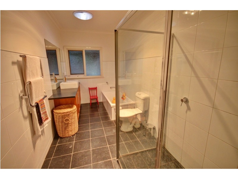 8 Millicent Ct, Eagle Point VIC 3878