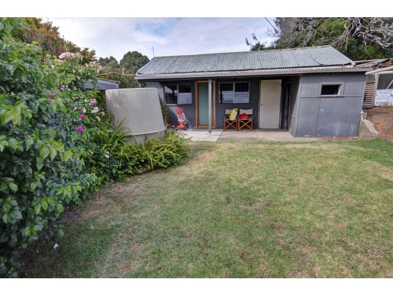 8 Millicent Ct, Eagle Point VIC 3878