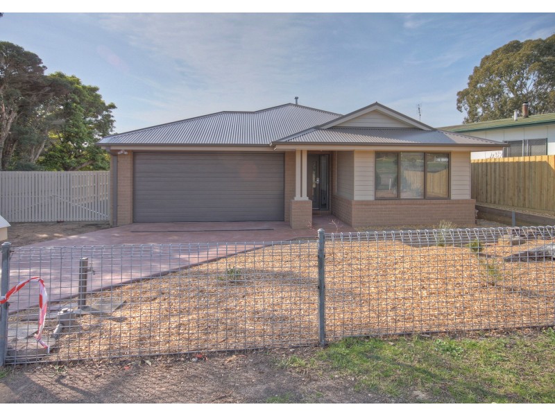 37 Bay Road, Eagle Point VIC 3878
