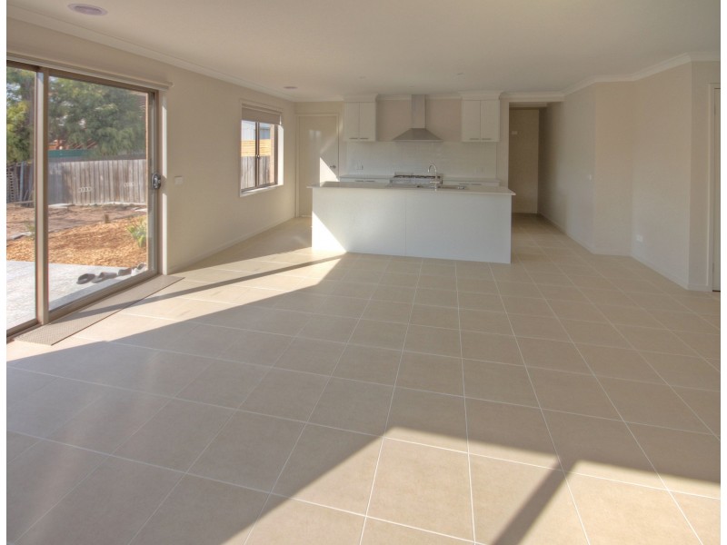 37 Bay Road, Eagle Point VIC 3878