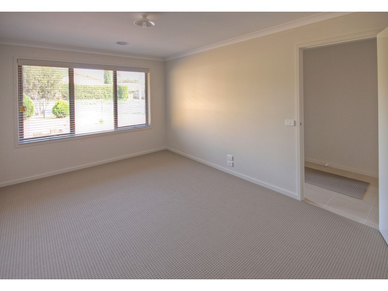 37 Bay Road, Eagle Point VIC 3878