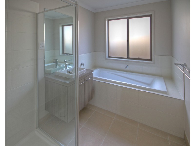 37 Bay Road, Eagle Point VIC 3878