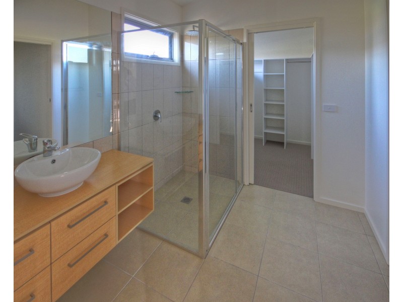 1 Eaton Pl, Paynesville VIC 3880