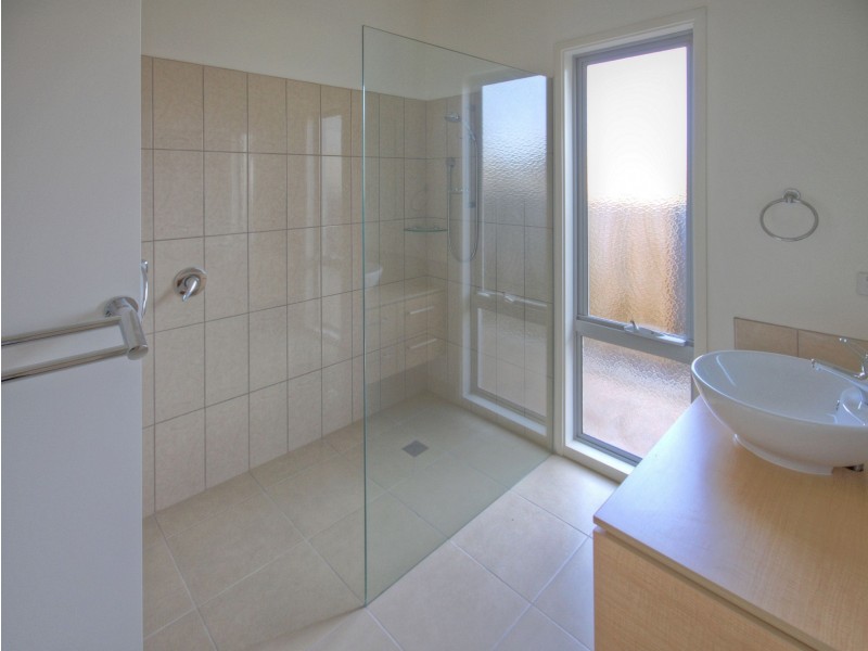 1 Eaton Pl, Paynesville VIC 3880