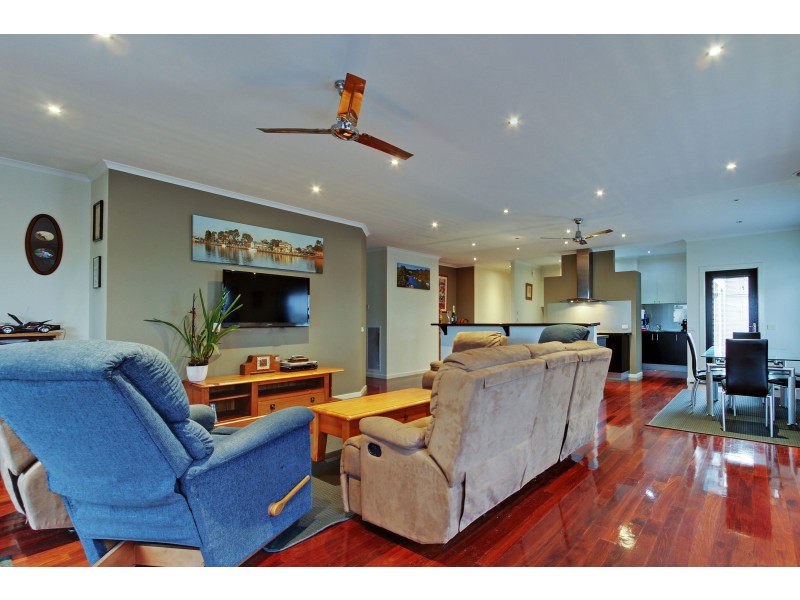 38 Langford Pde, Paynesville VIC 3880