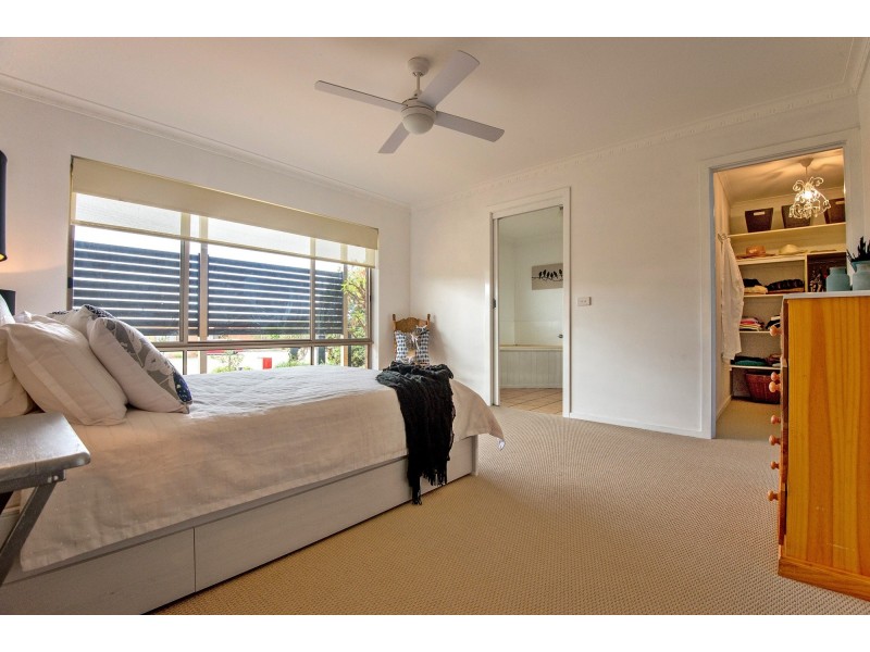 45 Fullarton Dr, Paynesville VIC 3880