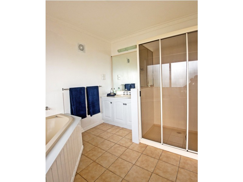 45 Fullarton Dr, Paynesville VIC 3880