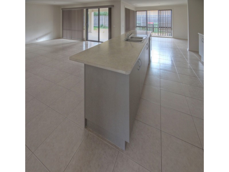 16 Gatehouse Dr, Eastwood VIC 3875