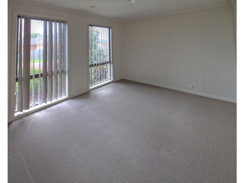 16 Gatehouse Dr, Eastwood VIC 3875