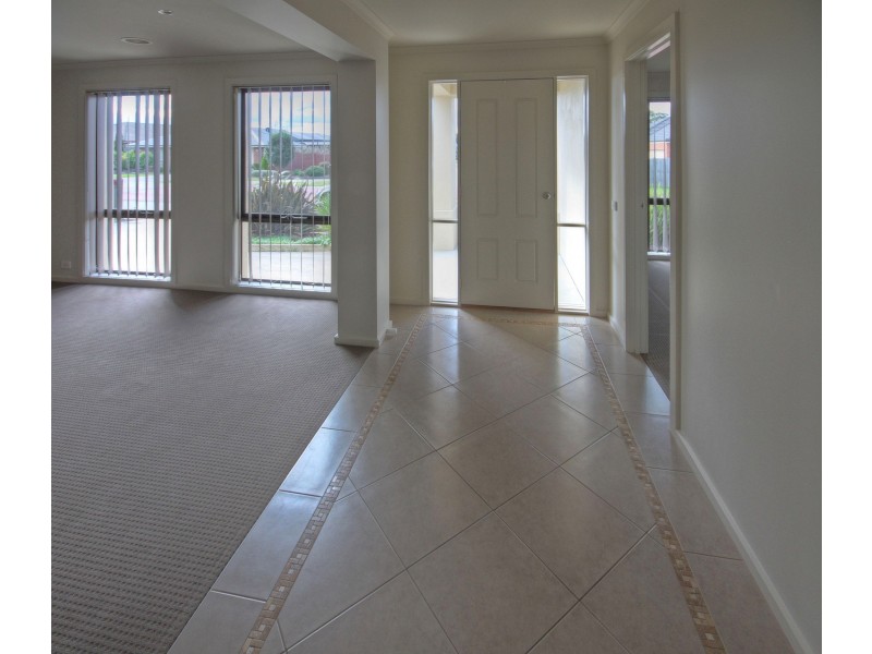 16 Gatehouse Dr, Eastwood VIC 3875