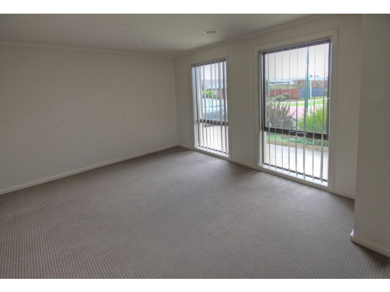 16 Gatehouse Dr, Eastwood VIC 3875