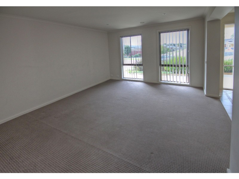 16 Gatehouse Dr, Eastwood VIC 3875