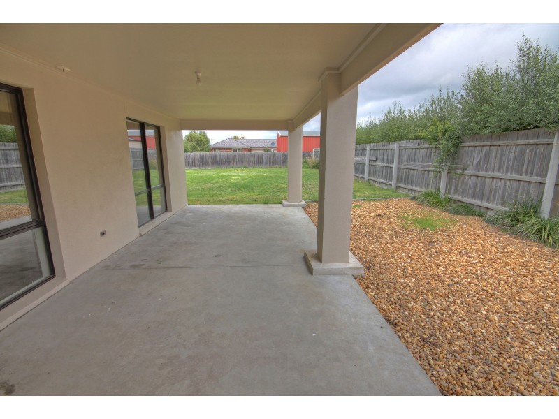 16 Gatehouse Dr, Eastwood VIC 3875