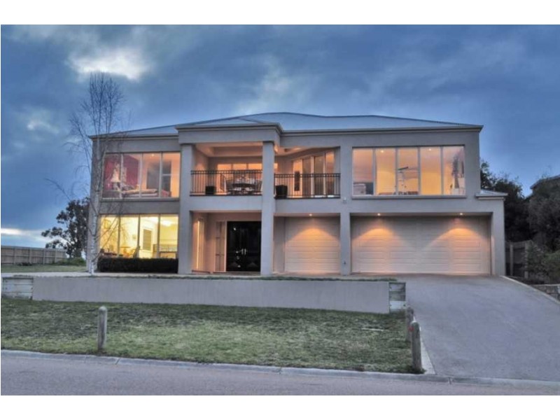 182 Newlands Dr, Paynesville VIC 3880