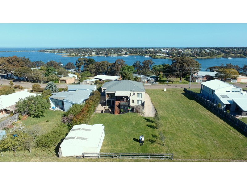 182 Newlands Dr, Paynesville VIC 3880