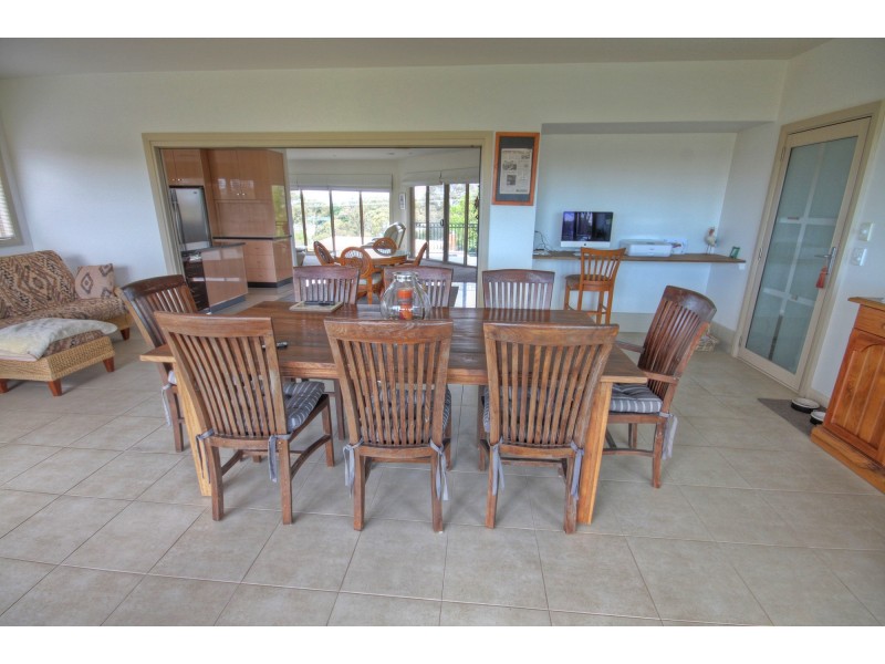 182 Newlands Dr, Paynesville VIC 3880
