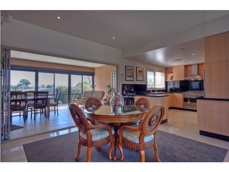 182 Newlands Dr, Paynesville VIC 3880